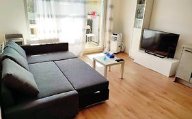 Cozy Sunshine Apartment With Balcony 4 Persons Max